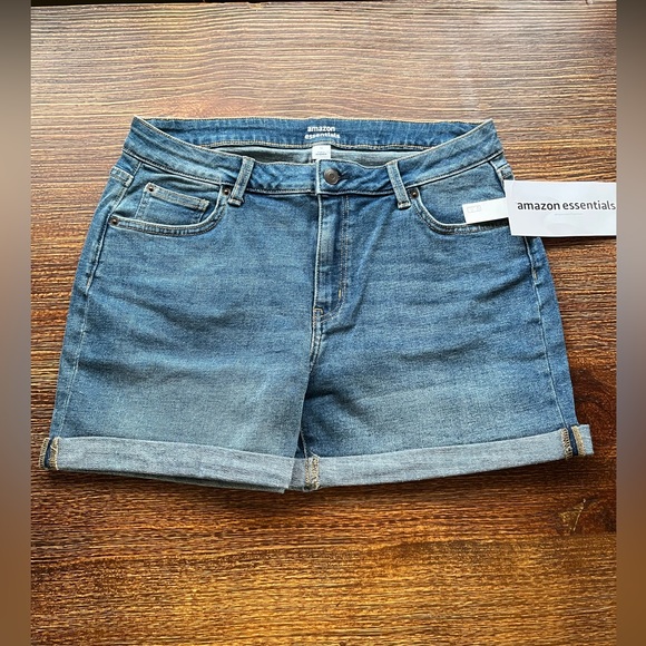 3/$20 Amazon Essentials Women's Denim Short - Picture 4 of 4